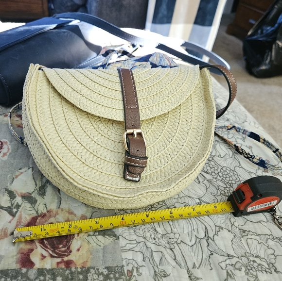 Elegant Cream Straw Shoulder Bag - Picture 2 of 4